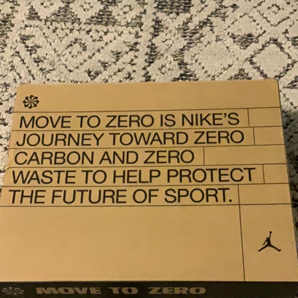 NIB WOMANS AIR JORDAN 1 LOW SE - Picture 6 of 8